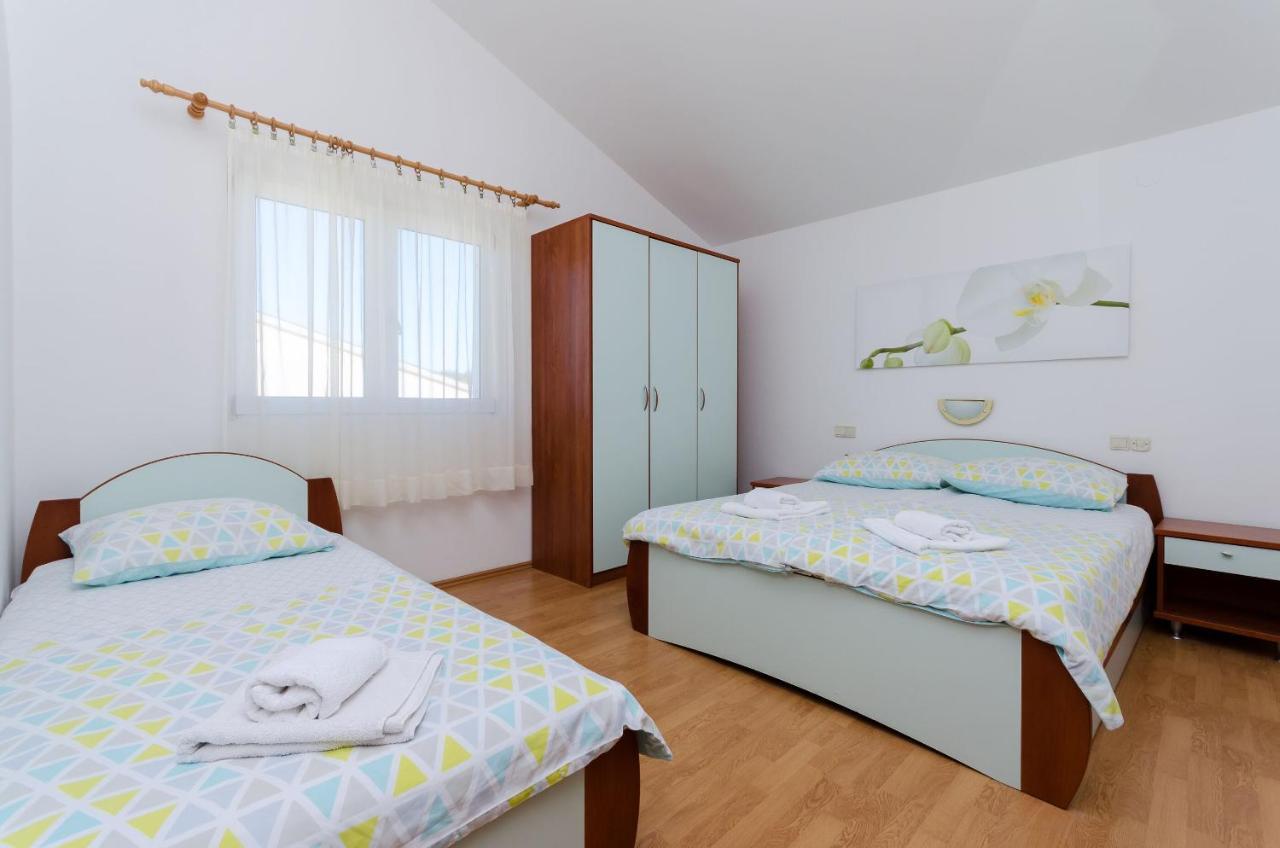 Apartments Marija P Лопар Екстер'єр фото