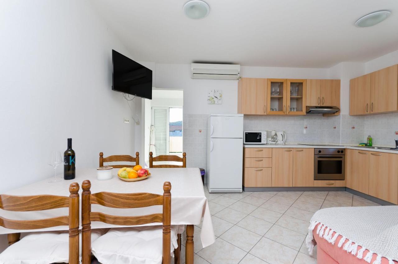 Apartments Marija P Лопар Екстер'єр фото