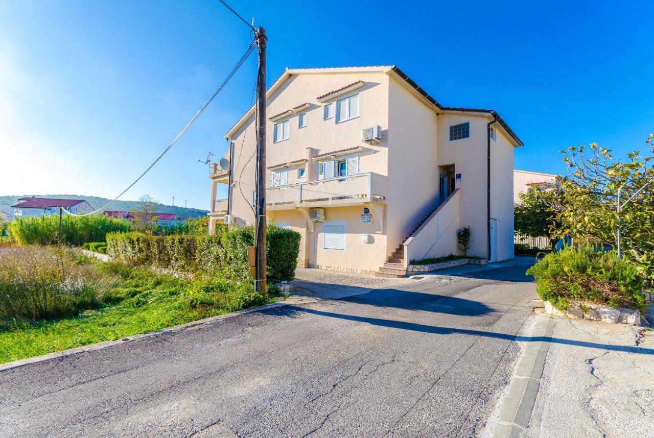 Apartments Marija P Лопар Екстер'єр фото