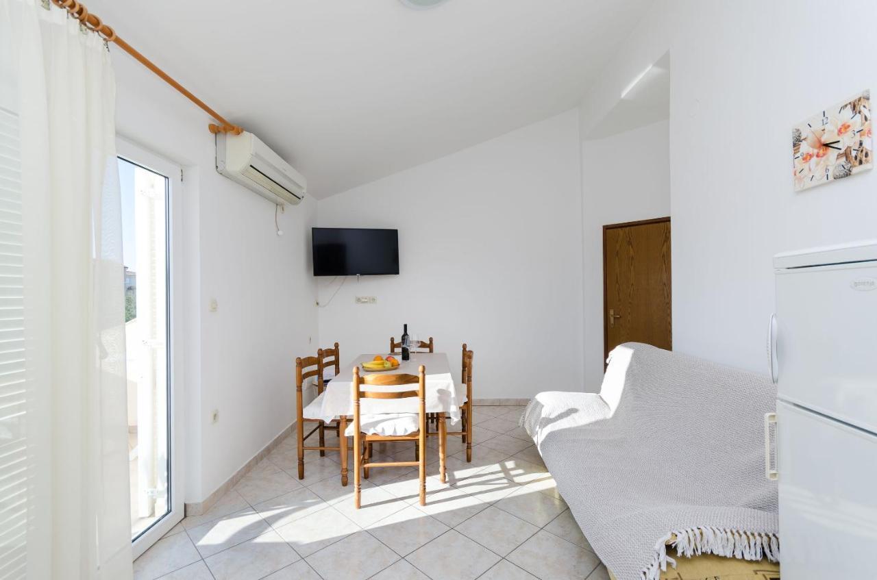 Apartments Marija P Лопар Екстер'єр фото