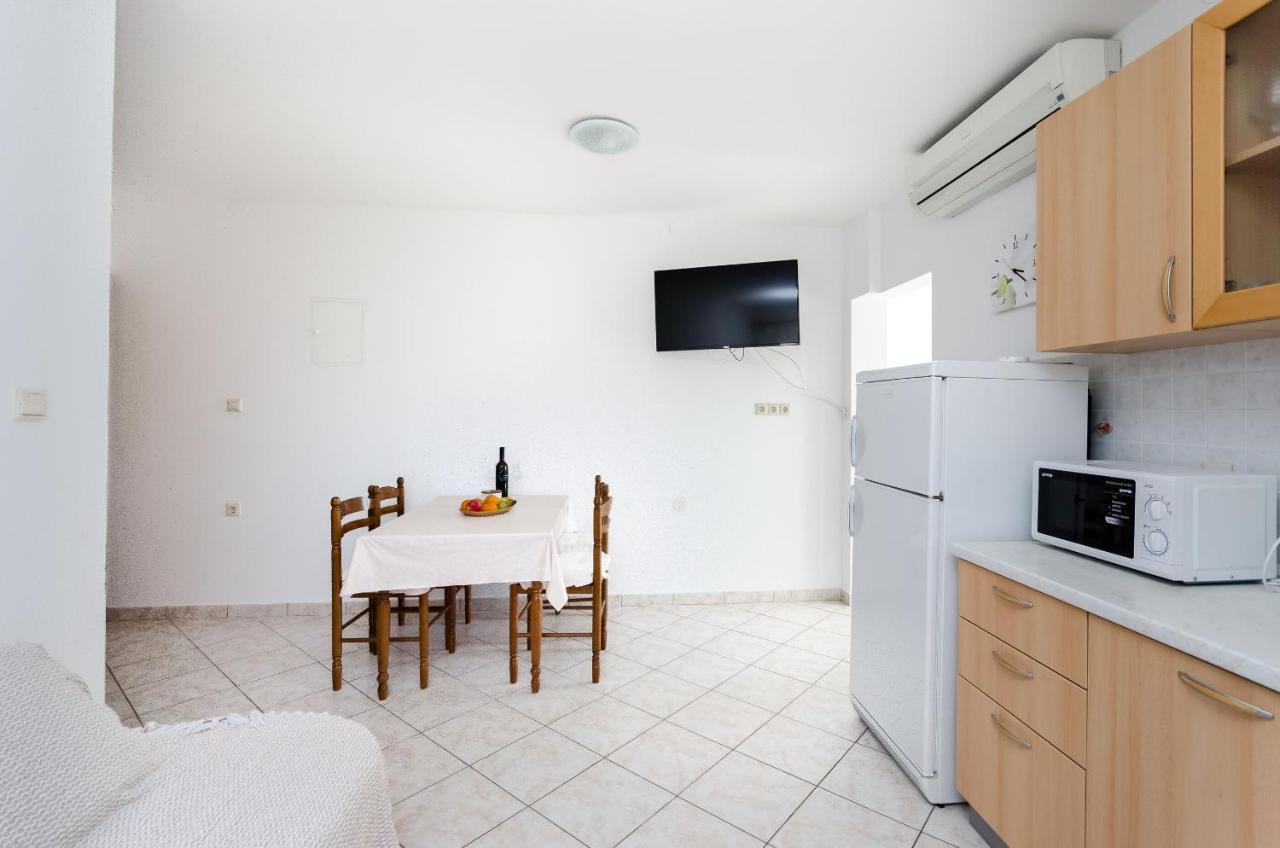 Apartments Marija P Лопар Екстер'єр фото