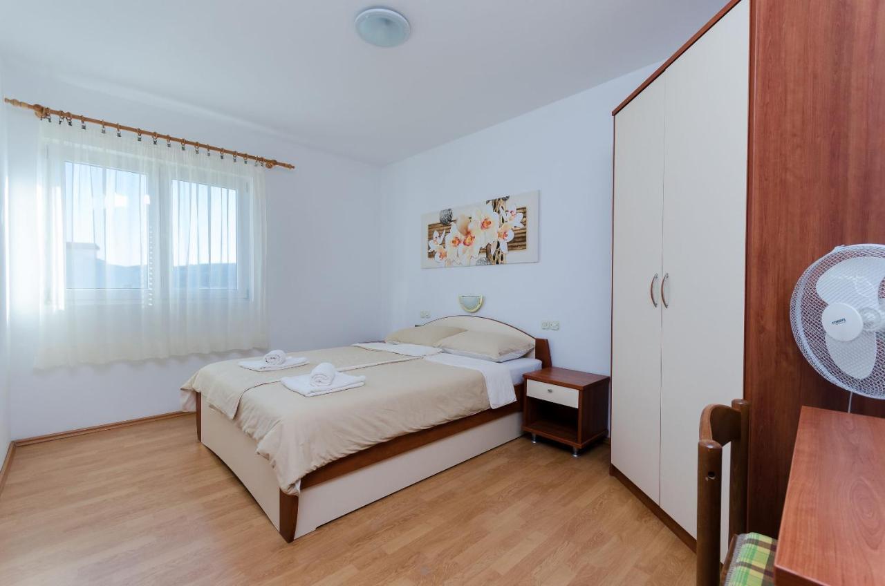 Apartments Marija P Лопар Екстер'єр фото